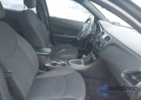 2014 Chrysler 200 Touring z USA, uszkodzony, nr VIN 1C3CCBBG9EN158474